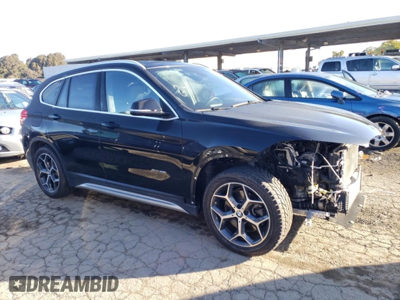 2018 BMW X1 xDrive28i with VIN WBXHT3C38J5K24660, listed as a Copart auction lot 44387043 with 59,786 mi miles. Bid and sale history available at carsss.com. Image 4.