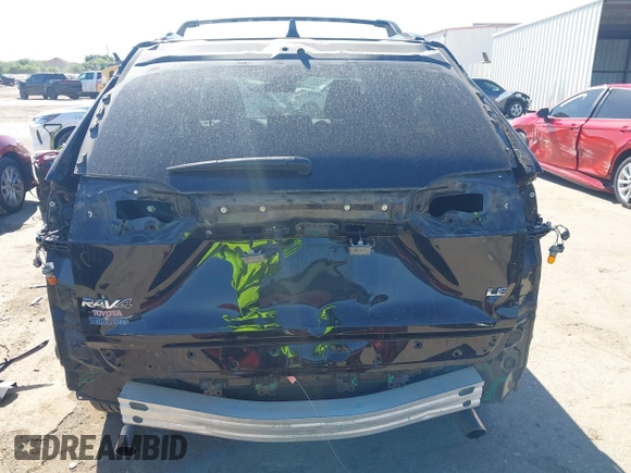 2020 Toyota RAV4 LE with VIN 2T3H1RFV6LW087846, listed as a IAAI auction lot 41957562 with 121,467 mi miles and . Bid and sale history available at DreamBid. Image 17.