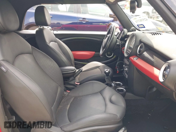 2013 MINI Convertible S z VIN WMWZP3C50DT297624, wystawiony jako IAAI lot #42558374 z przebiegiem 55 106 mil mil oraz . Historia ofert i sprzedaży dostępna na DreamBid. Obrazek 5.
