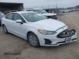 2019 Ford Fusion S with VIN 3FA6P0G72KR268355, listed as a IAAI auction lot 41514065 with 40,099 mi miles and . Bid and sale history available at carsss.com. Image 1.