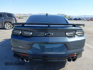2023 Chevrolet Camaro ZL1 z VIN 1G1FK1R6XP0105522, wystawiony jako IAAI lot #42100363 z przebiegiem 8 771 mil mil oraz . Historia ofert i sprzedaży dostępna na DreamBid. Obrazek 16.