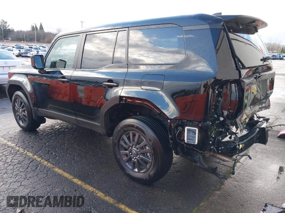 2024 Toyota Land Cruiser z VIN JTEABFAJ7RK015987, wystawiony jako IAAI lot #41168318 z przebiegiem 1662 mil mil oraz . Historia ofert i sprzedaży dostępna na DreamBid. Obrazek 3.
