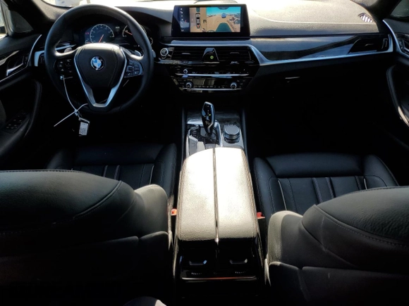 2019 BMW 5 Series 530i z VIN WBAJA5C59KBX87315, wystawiony jako Copart lot #58431155 z przebiegiem 21 667 mil mil oraz Szkoda całkowita • Salvage title. Historia ofert i sprzedaży dostępna na DreamBid. Obrazek 8.