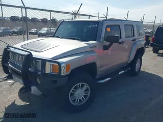 2008 Hummer H3 SUV with VIN 5GTEN13E188176887, listed as a IAAI auction lot 41849108 with 225,472 mi miles. Bid and sale history available at carsss.com. Image 2.