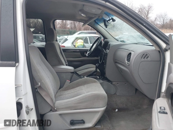 2005 GMC Envoy SLT with VIN 1GKDT13S952190876, listed as a IAAI auction lot 41308686 with 244,774 mi miles. Bid and sale history available at carsss.com. Image 5.