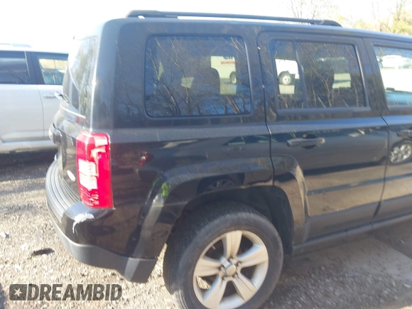 2012 Jeep Patriot Latitude with VIN 1C4NJRFB4CD686038, listed as a IAAI auction lot 42142199 with 116,416 mi miles and . Bid and sale history available at carsss.com. Image 15.