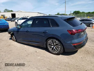 2024 Audi Q8 e-tron Premium Plus z VIN WA15AAGE7RB016864, wystawiony jako Copart lot #56564354 z przebiegiem 11 541 mil mil oraz Szkody całkowita. Historia ofert i sprzedaży dostępna na DreamBid. Obrazek 2.