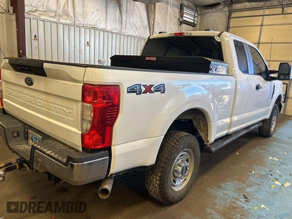 2022 Ford F-250 XL z VIN 1FT7X2B62NEE67860, wystawiony jako IAAI lot #42631433 z przebiegiem 71 328 mil mil oraz . Historia ofert i sprzedaży dostępna na DreamBid. Obrazek 6.