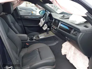 2022 Porsche Macan with VIN WP1AA2A51NLB06422, listed as a IAAI auction lot 41414230 with 8,090 mi miles. Bid and sale history available at carsss.com. Image 5.