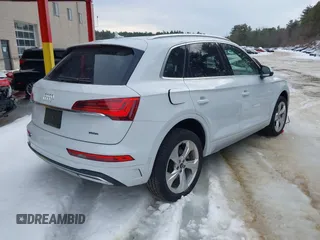 2021 Audi Q5 Prestige with VIN WA1CAAFY2M2096909, listed as a IAAI auction lot 40746125 with 10,025 mi miles. Bid and sale history available at carsss.com. Image 4.
