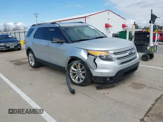 2011 Ford Explorer XLT with VIN 1FMHK7D83BGA72354, listed as a IAAI auction lot 41984046 with 205,623 mi miles and . Bid and sale history available at carsss.com. Image 1.