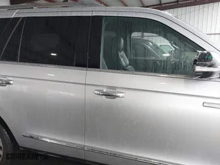 2019 Lincoln Navigator Reserve with VIN 5LMJJ2LTXKEL26583, listed as a IAAI auction lot 41448025 with 80,659 mi miles. Bid and sale history available at carsss.com. Image 14.