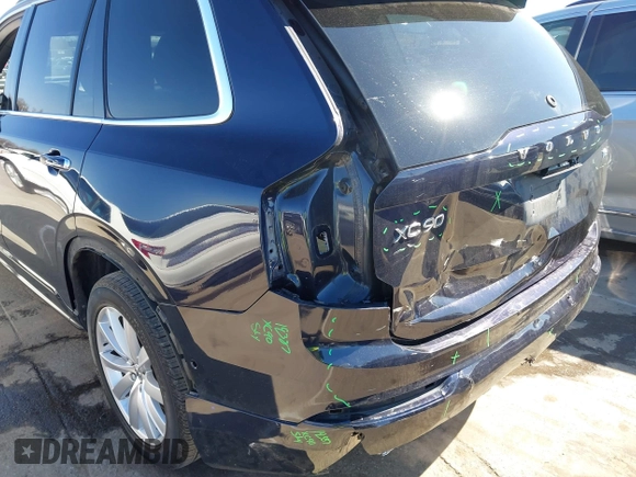 2017 Volvo XC90 Momentum with VIN YV4A22PK9H1112882, listed as a IAAI auction lot 41743977 with 109,665 mi miles. Bid and sale history available at carsss.com. Image 18.