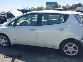 2011 Nissan LEAF SL-e z VIN JN1AZ0CP1BT007790, wystawiony jako IAAI lot #41943215 z przebiegiem 62 468 mil mil oraz . Historia ofert i sprzedaży dostępna na DreamBid. Obrazek 14.