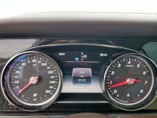 2017 Mercedes-Benz E 300 Luxury z VIN WDDZF4JBXHA191533, wystawiony jako Copart lot #57439265 z przebiegiem 93 125 mil mil oraz Czysty tytuł • Clean title. Historia ofert i sprzedaży dostępna na DreamBid. Obrazek 9.