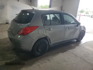 2009 Nissan Versa S z VIN 3N1BC13E59L499698, wystawiony jako Copart lot #58242235 z przebiegiem 169 239 mil mil oraz Czysty tytuł • Clean title. Historia ofert i sprzedaży dostępna na DreamBid. Obrazek 3.
