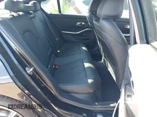 2022 BMW 3 Series 330i z VIN 3MW5R1J0XN8C30297, wystawiony jako IAAI lot #41881552 z przebiegiem 42 005 mil mil oraz . Historia ofert i sprzedaży dostępna na DreamBid. Obrazek 8.