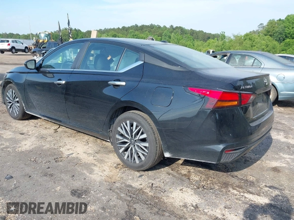 2025 Nissan Altima SV with VIN 1N4BL4DV2SN307873, listed as a IAAI auction lot 42152604 with 14,585 mi miles and . Bid and sale history available at DreamBid. Image 3.