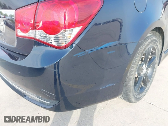 2014 Chevrolet Cruze 2LT z VIN 1G1PE5SB3E7255292, wystawiony jako IAAI lot #41851205 z przebiegiem 141 659 mil mil oraz . Historia ofert i sprzedaży dostępna na DreamBid. Obrazek 18.