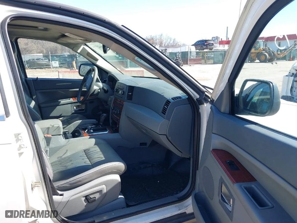 2005 Jeep Grand Cherokee Limited with VIN 1J4HR58235C528997, listed as a IAAI auction lot 41842775 with NaN miles. Bid and sale history available at carsss.com. Image 5.