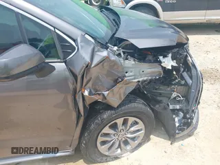 2024 Toyota Sienna XLE z VIN 5TDYRKEC4RS204737, wystawiony jako IAAI lot #40218275 z przebiegiem 336 mil mil oraz . Historia ofert i sprzedaży dostępna na DreamBid. Obrazek 18.