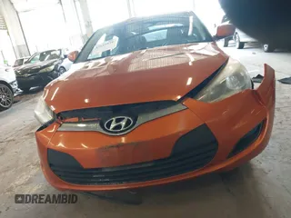 2013 Hyundai Veloster w/Black Int z VIN KMHTC6AD3DU143656, wystawiony jako IAAI lot #42139839 z przebiegiem 121 392 mil mil oraz . Historia ofert i sprzedaży dostępna na DreamBid. Obrazek 12.