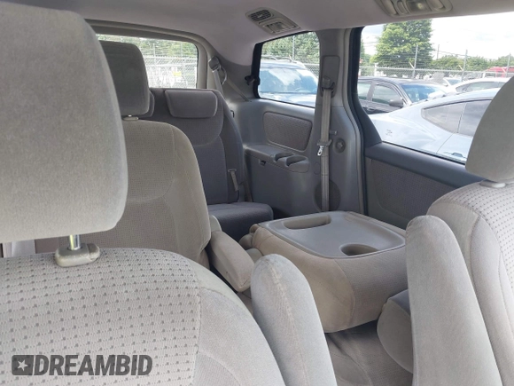 2006 Toyota Sienna CE z VIN 5TDZA23C06S451389, wystawiony jako IAAI lot #42513188 z przebiegiem 295 314 mil mil oraz . Historia ofert i sprzedaży dostępna na DreamBid. Obrazek 8.