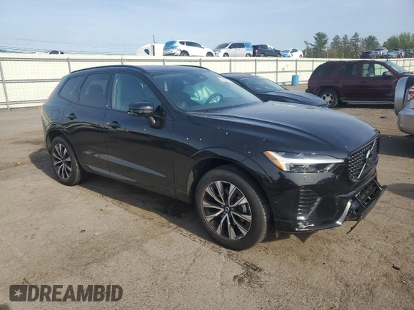 2024 Volvo XC60 Plus Dark Theme z VIN YV4L12RL5R1767754, wystawiony jako Copart lot #55004885 z przebiegiem 13 207 mil mil oraz Szkoda całkowita • Salvage title. Historia ofert i sprzedaży dostępna na DreamBid. Obrazek 4.