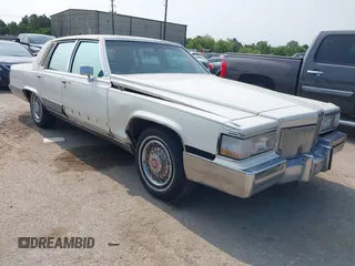 1991 Cadillac Brougham z VIN 1G6DW54E8MR707645, wystawiony jako IAAI lot #42316792 z przebiegiem 305 777 mil mil oraz . Historia ofert i sprzedaży dostępna na DreamBid. Obrazek 1.