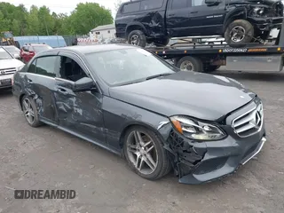 2014 Mercedes-Benz E 350 Luxury z VIN WDDHF8JB7EA775127, wystawiony jako IAAI lot #42303285 z przebiegiem 107 346 mil mil oraz . Historia ofert i sprzedaży dostępna na DreamBid. Obrazek 1.