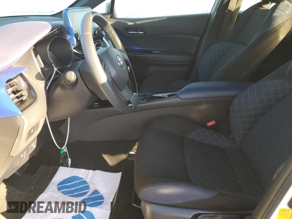 2020 Toyota C-HR LE z VIN JTNKHMBX1L1092779, wystawiony jako Copart lot #43259495 z przebiegiem 49 821 mil mil oraz Szkoda całkowita • Salvage title. Historia ofert i sprzedaży dostępna na DreamBid. Obrazek 7.