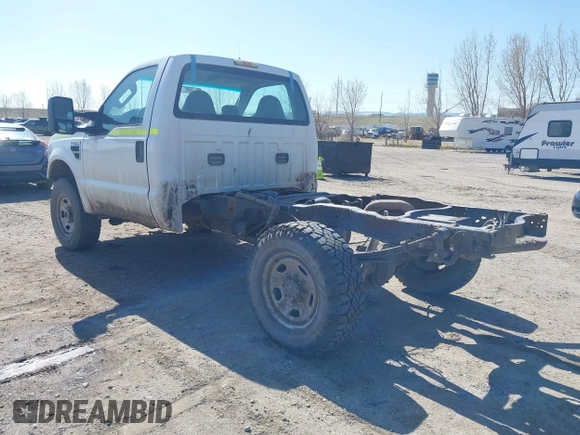 2009 Ford F-250 XL z VIN 1FTNF21599EB08658, wystawiony jako IAAI lot #42032215 z przebiegiem Nie podano mil oraz . Historia ofert i sprzedaży dostępna na DreamBid. Obrazek 3.