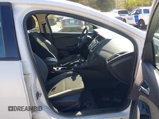 2013 Ford Focus SE with VIN 1FADP3K27DL128775, listed as a IAAI auction lot 42119223 with 138,846 mi miles. Bid and sale history available at carsss.com. Image 5.