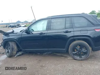 2024 Jeep Grand Cherokee Limited z VIN 1C4RJHBG5RC202647, wystawiony jako IAAI lot #42553301 z przebiegiem 12 121 mil mil oraz . Historia ofert i sprzedaży dostępna na DreamBid. Obrazek 13.