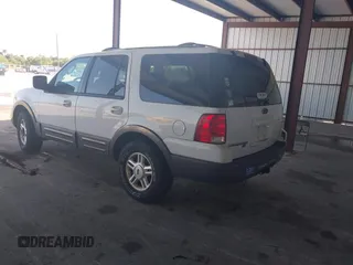 2004 Ford Expedition Special Service with VIN 1FMPU16L44LB48226, listed as a IAAI auction lot 42018315 with 154,203 mi miles. Bid and sale history available at carsss.com. Image 3.
