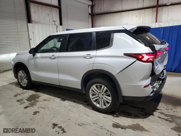 2024 Mitsubishi Outlander ES with VIN JA4J3UA80RZ016368, listed as a Copart auction lot 53973445 with 32,832 mi miles and Clean Title. Bid and sale history available at carsss.com. Image 2.