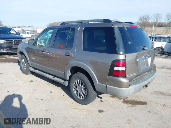 2006 Ford Explorer XLT with VIN 1FMEU73E66UB73562, listed as a IAAI auction lot 41923362 with 157,899 mi miles. Bid and sale history available at carsss.com. Image 3.