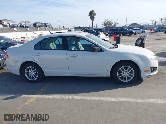 2011 Ford Fusion S with VIN 3FAHP0GA8BR293281, listed as a IAAI auction lot 41723896 with 157,196 mi miles. Bid and sale history available at carsss.com. Image 13.