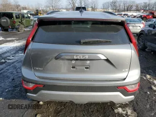 2024 Kia Niro LX with VIN KNDCP3LE0R5137103, listed as a Copart auction lot 43588865 with 4,224 mi miles and Salvage Title. Bid and sale history available at carsss.com. Image 6.