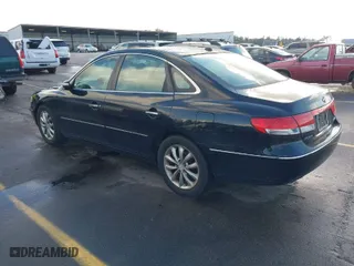 2008 Hyundai Azera Limited with VIN KMHFC46F28A291963, listed as a IAAI auction lot 41635963 with 180,207 mi miles. Bid and sale history available at carsss.com. Image 3.