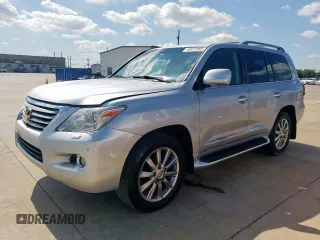 2011 Lexus LX 570 z VIN JTJHY7AX7B4068546, wystawiony jako Copart lot #60422965 z przebiegiem 272 294 mil mil oraz Czysty tytuł • Clean title. Historia ofert i sprzedaży dostępna na DreamBid. Obrazek 1.