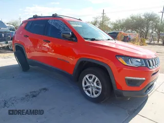 2017 Jeep Compass Sport z VIN 3C4NJDABXHT642198, wystawiony jako IAAI lot #42385002 z przebiegiem 82 626 mil mil oraz . Historia ofert i sprzedaży dostępna na DreamBid. Obrazek 1.