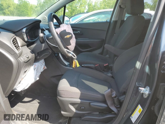 2021 Chevrolet Trax LS z VIN KL7CJNSB1MB336852, wystawiony jako Copart lot #58030405 z przebiegiem 20 908 mil mil oraz Szkoda całkowita • Salvage title. Historia ofert i sprzedaży dostępna na DreamBid. Obrazek 7.