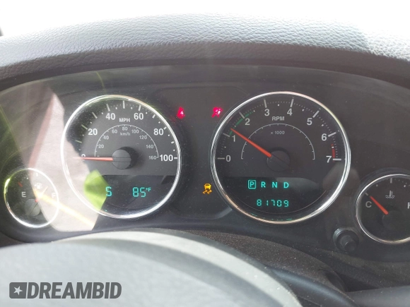 2013 Jeep Wrangler Sport z VIN 1C4AJWAG2DL538526, wystawiony jako IAAI lot #42378501 z przebiegiem 81 709 mil mil oraz . Historia ofert i sprzedaży dostępna na DreamBid. Obrazek 7.