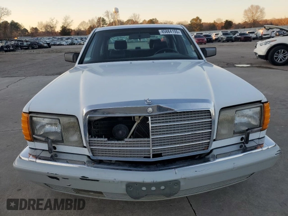 1989 Mercedes-Benz 560 with VIN WDBCA39E7KA453389, listed as a Copart auction lot 45884155 with 231,828 mi miles and Clean Title. Bid and sale history available at DreamBid. Image 5.