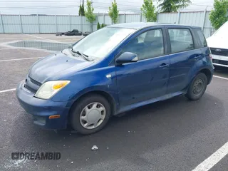 2006 Scion xA z VIN JTKKT624660140039, wystawiony jako IAAI lot #42302010 z przebiegiem 292 974 mil mil oraz . Historia ofert i sprzedaży dostępna na DreamBid. Obrazek 2.