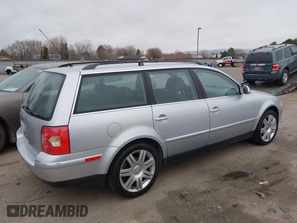 2005 Volkswagen Passat z VIN WVWCD63B55E132974, wystawiony jako IAAI lot #41755346 z przebiegiem 68 295 mil mil oraz . Historia ofert i sprzedaży dostępna na DreamBid. Obrazek 4.