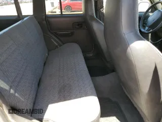 2000 Jeep Cherokee with VIN 1J4FF48S6YL136689, listed as a Copart auction lot 62316245 with 211,100 mi miles and Clean title. Bid and sale history available at DreamBid. Image 10.