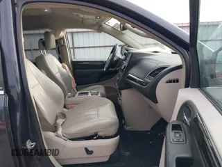 2014 Chrysler Town & Country Touring L 30th Anniversary z VIN 2C4RC1CG4ER133192, wystawiony jako IAAI lot #41113205 z przebiegiem 191 964 mil mil oraz . Historia ofert i sprzedaży dostępna na DreamBid. Obrazek 5.