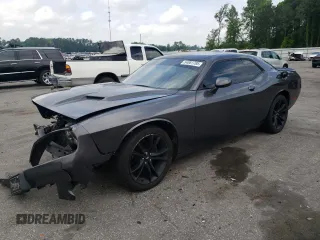2017 Dodge Challenger SXT z VIN 2C3CDZAG3HH536423, wystawiony jako Copart lot #54061785 z przebiegiem 79 143 mil mil oraz Szkody całkowita. Historia ofert i sprzedaży dostępna na DreamBid. Obrazek 1.